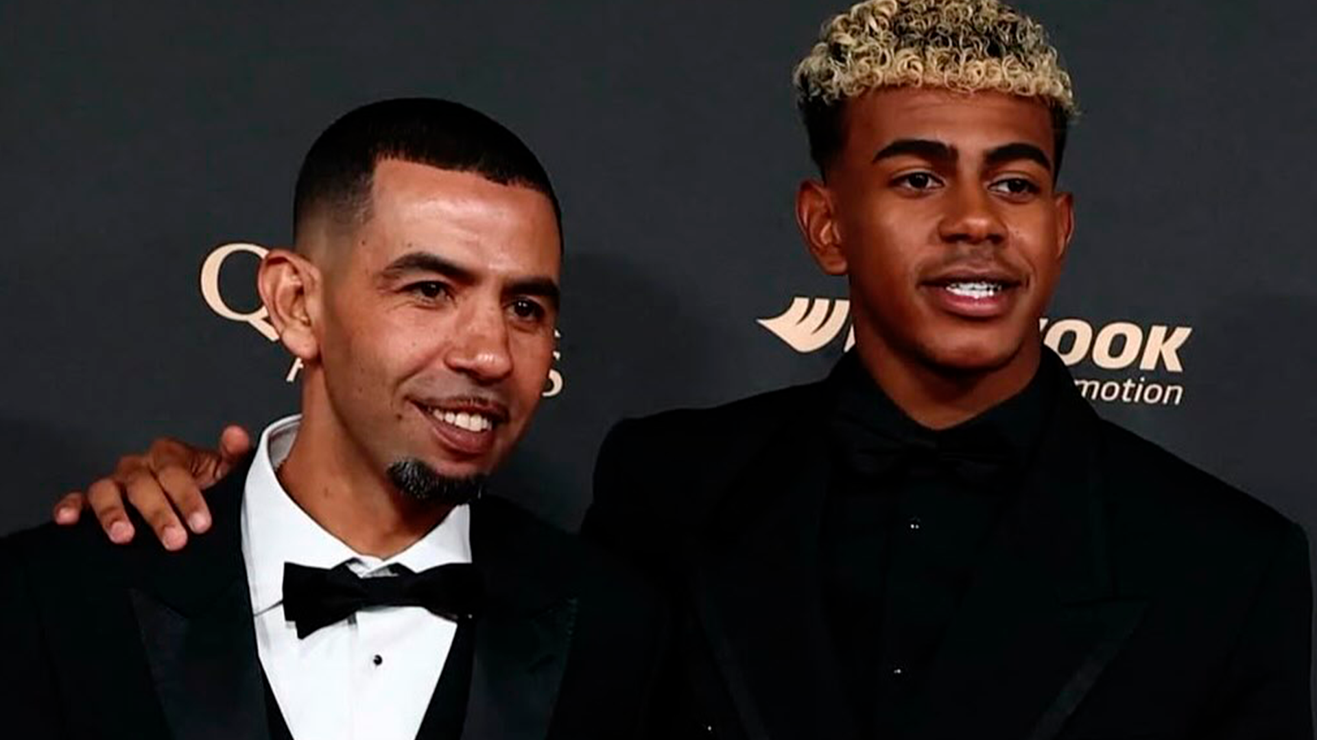 Mounir Nasraoui y Lamine Yamal durante la gala del Balón de Oro.